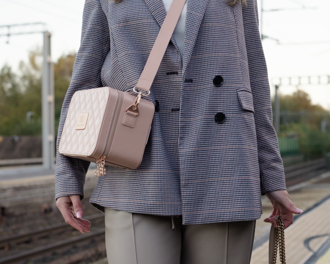 The Ultimate Festival and Camping Companion: Meet the Award-Winning Beautifect GO mini Makeup Case